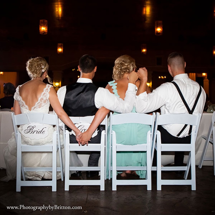 Voici 50 idées de photos originales à faire lors d'un mariage! Ca pourrait vous servir!