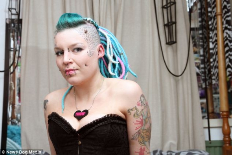 Illustration de l'article : Elle s'est fait tatouer le nom de son mec, mais ce qu'elle fait en apprenant qu'il la trompe... Une vraie malade !