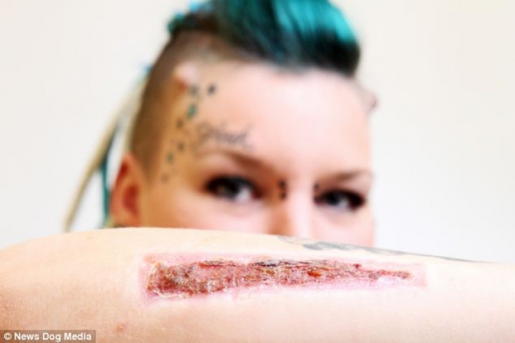 Illustration de l'article : Elle s'est fait tatouer le nom de son mec, mais ce qu'elle fait en apprenant qu'il la trompe... Une vraie malade !