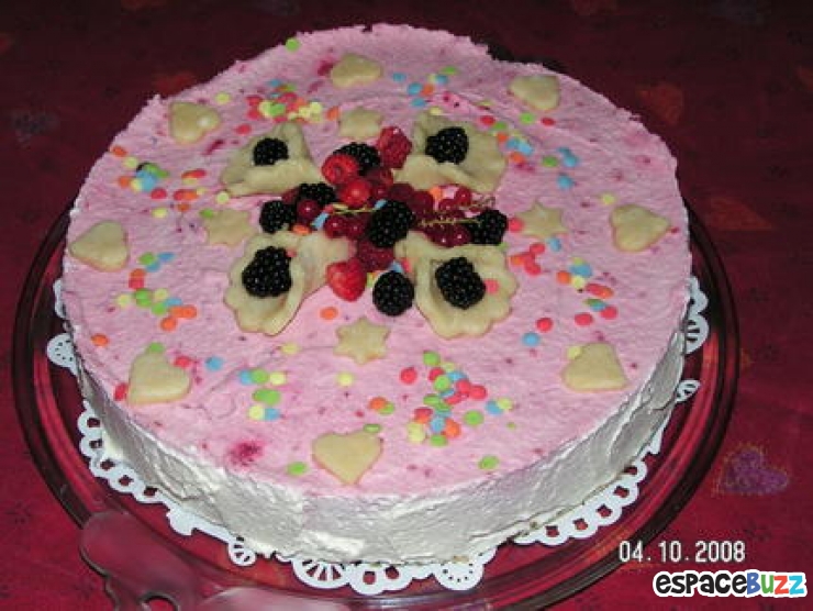 Illustration de l'article : Dessert: Le gâteau aux fruits rouges!