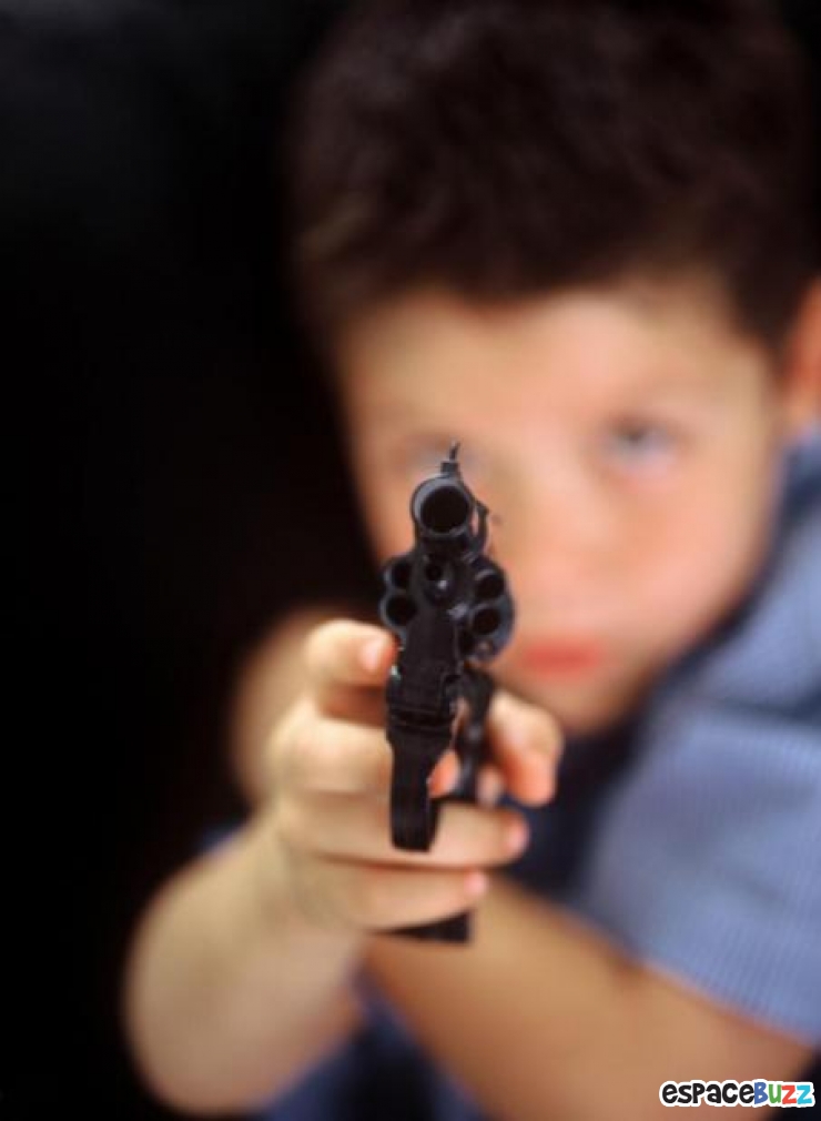 Illustration de l'article : News: Un enfant de 3 ans prend le fusil de son Oncle et se tue!