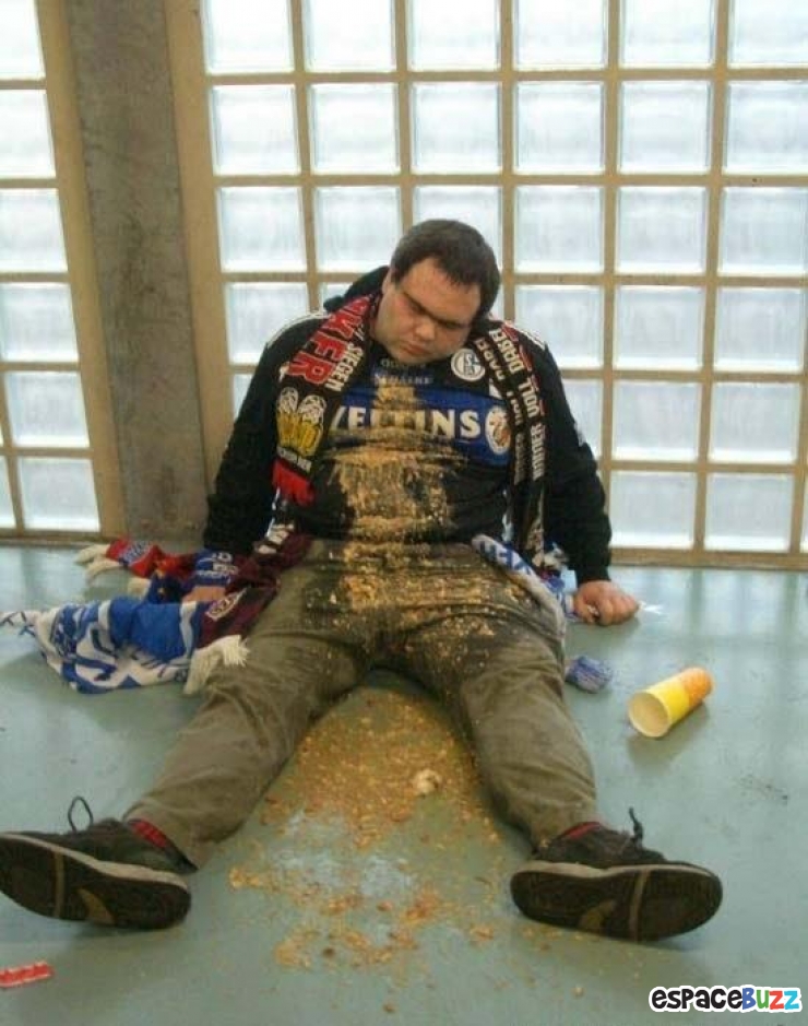 Illustration de l'article : 13 Photos de soirées très embarrassantes!