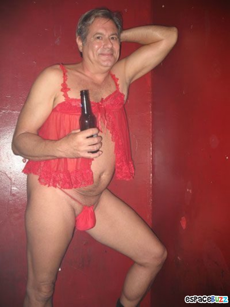 Illustration de l'article : 13 Photos de soirées très embarrassantes!