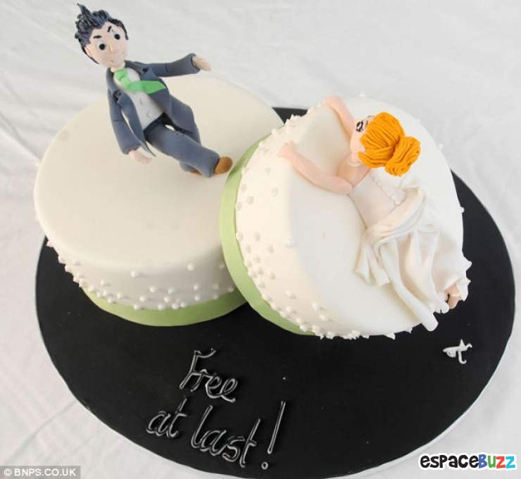 Illustration de l'article : Fêtez votre séparation avec un de ces 15 gâteaux de divorce