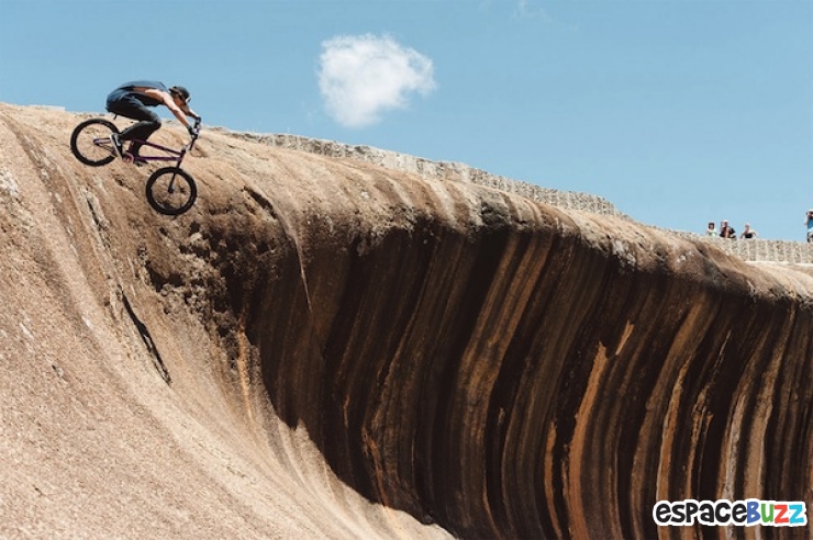 Illustration de l'article : D&eacute;couvrez cette incroyable falaise en forme de vague