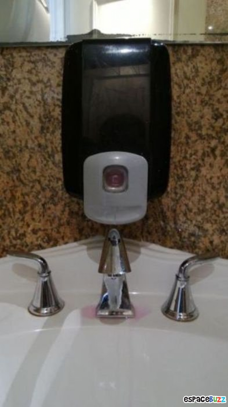 Illustration de l'article : Les 12 travaux de Ridicule : les grands chefs-d'oeuvre de l'incompétence