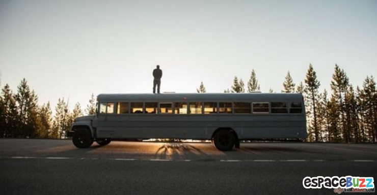Illustration de l'article : Etudiant en architecture, il achète un bus et en fait sa maison