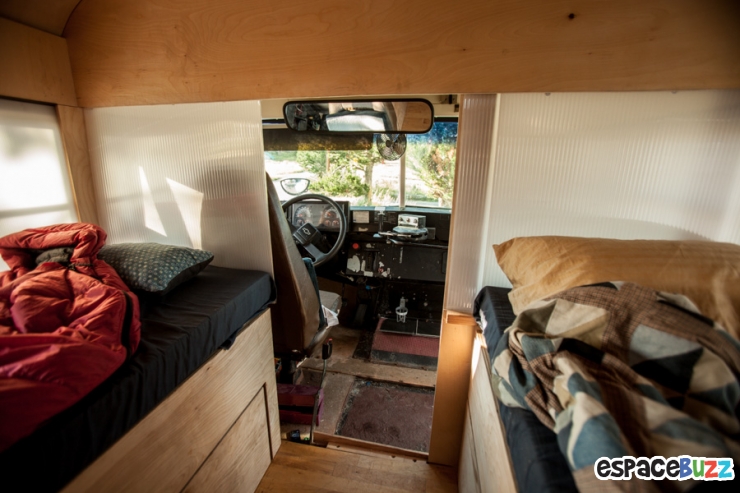 Illustration de l'article : Etudiant en architecture, il achète un bus et en fait sa maison