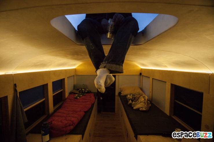 Illustration de l'article : Etudiant en architecture, il achète un bus et en fait sa maison