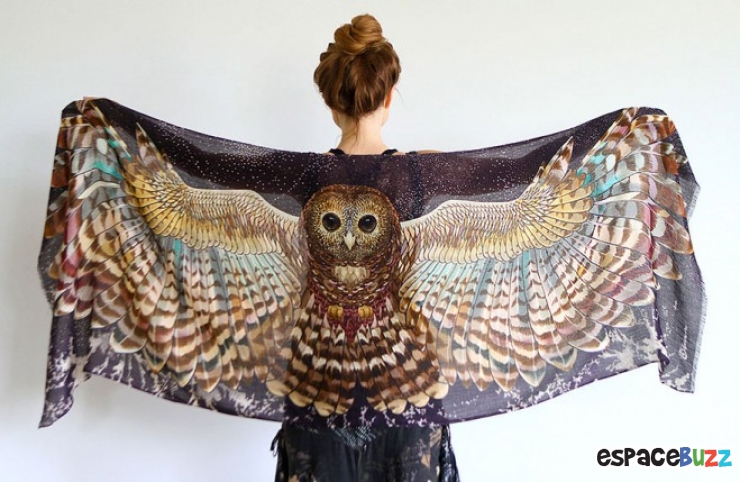 Illustration de l'article : Découvrez ces 8 écharpes ailées signées Roza Khamitova