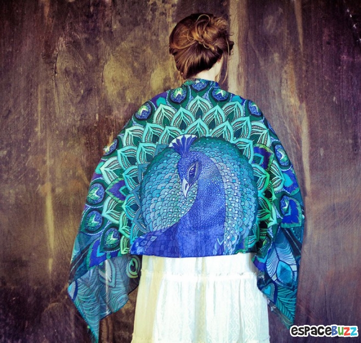 Illustration de l'article : Découvrez ces 8 écharpes ailées signées Roza Khamitova