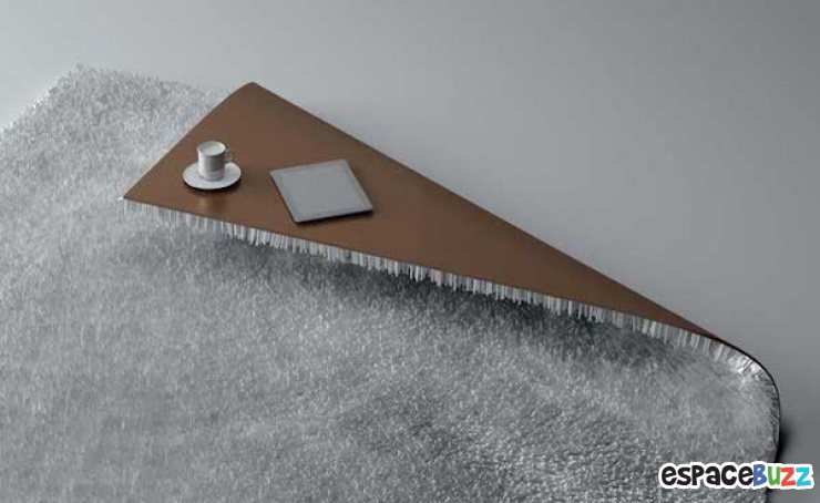 Illustration de l'article : Découvrez Stumble Upon, la table basse qui est en fait un tapis