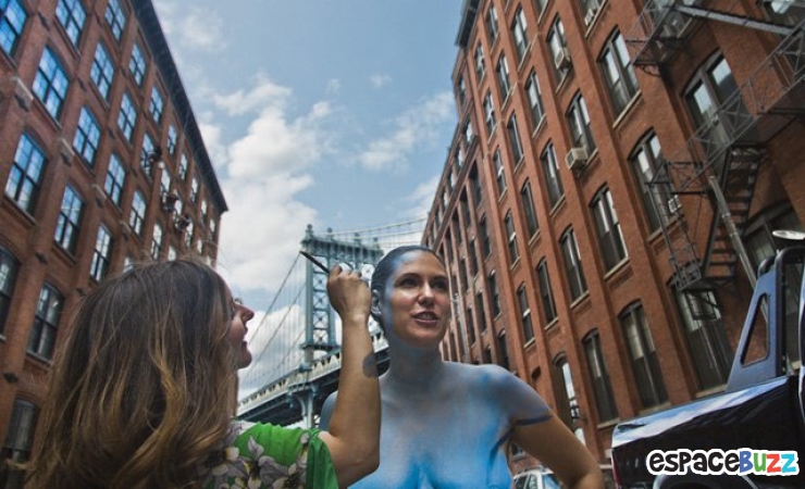Illustration de l'article : Les superbes body paintings de l'artiste Trina Merry : comme un caméléon à New York...