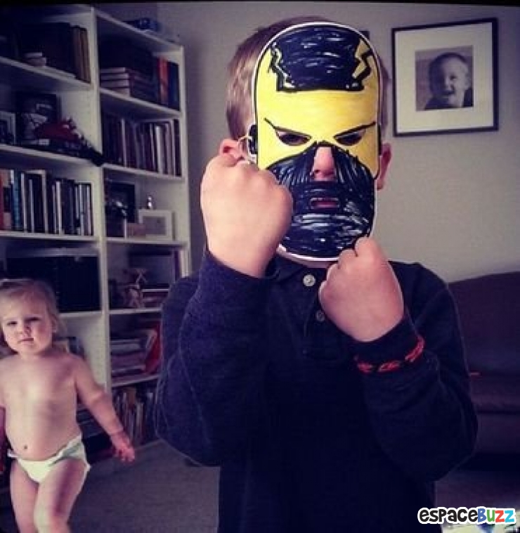 Illustration de l'article : 13 hilarantes photos dans lesquelles des bébés ont eu la bonne idée de s'incruster