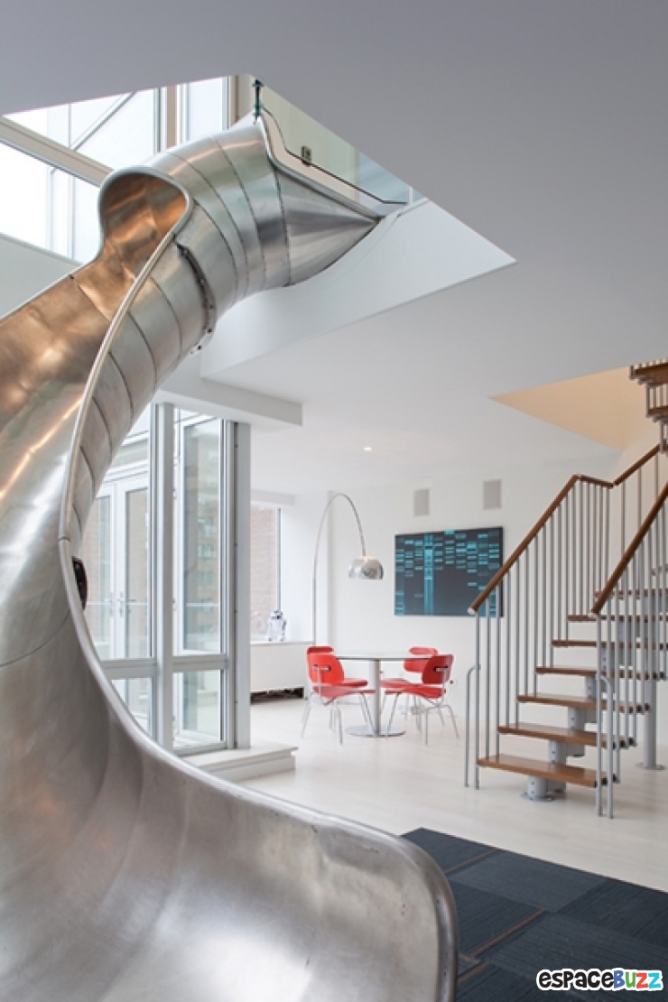 Illustration de l'article : Un toboggan à la place de l'escalier? Une idée plutôt cool!