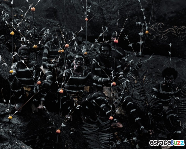 Illustration de l'article : Ces dix peuples menac&eacute;s de disparition et immortalis&eacute;s par le photographe Jimmy Nelson