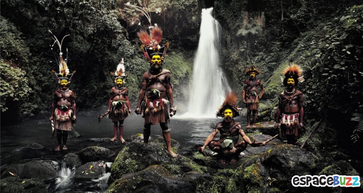 Illustration de l'article : Ces dix peuples menac&eacute;s de disparition et immortalis&eacute;s par le photographe Jimmy Nelson