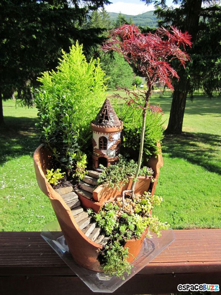 Illustration de l'article : Ne jetez pas vos pots de fleurs brisés. Vous pouvez en faire de magnifiques oeuvres d'art végétales, comme ces 12 exemples