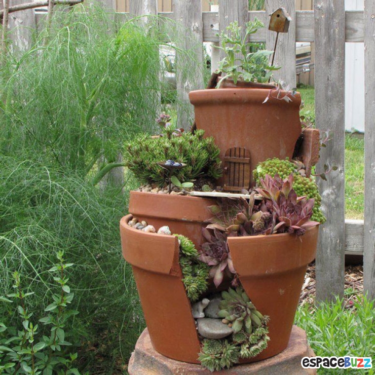 Illustration de l'article : Ne jetez pas vos pots de fleurs brisés. Vous pouvez en faire de magnifiques oeuvres d'art végétales, comme ces 12 exemples