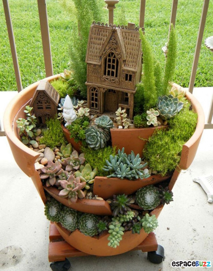 Illustration de l'article : Ne jetez pas vos pots de fleurs brisés. Vous pouvez en faire de magnifiques oeuvres d'art végétales, comme ces 12 exemples