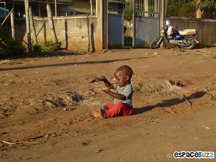 Illustration de l'article : Les enfants du monde et leurs divertissements à travers 15 fabuleuses photos!