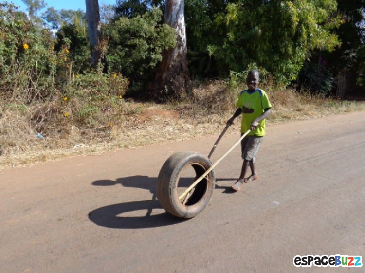 Illustration de l'article : Les enfants du monde et leurs divertissements à travers 15 fabuleuses photos!