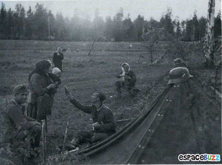 Illustration de l'article : Quand la solidarité et l'humanité survivent aux pires drames : 15 photos saisissantes