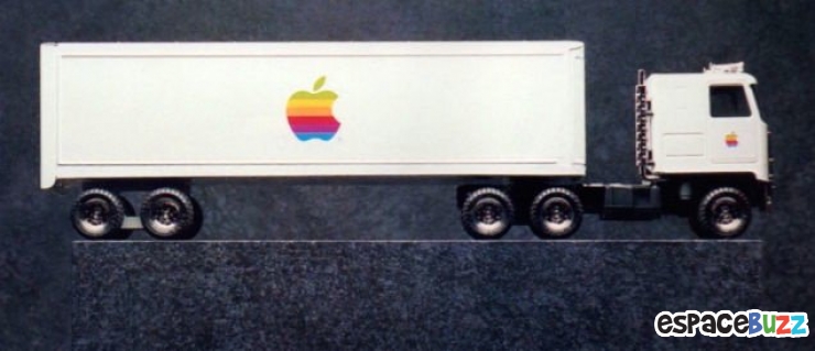 Illustration de l'article : 12 produits dérivés lancés par Apple dans les années 1980
