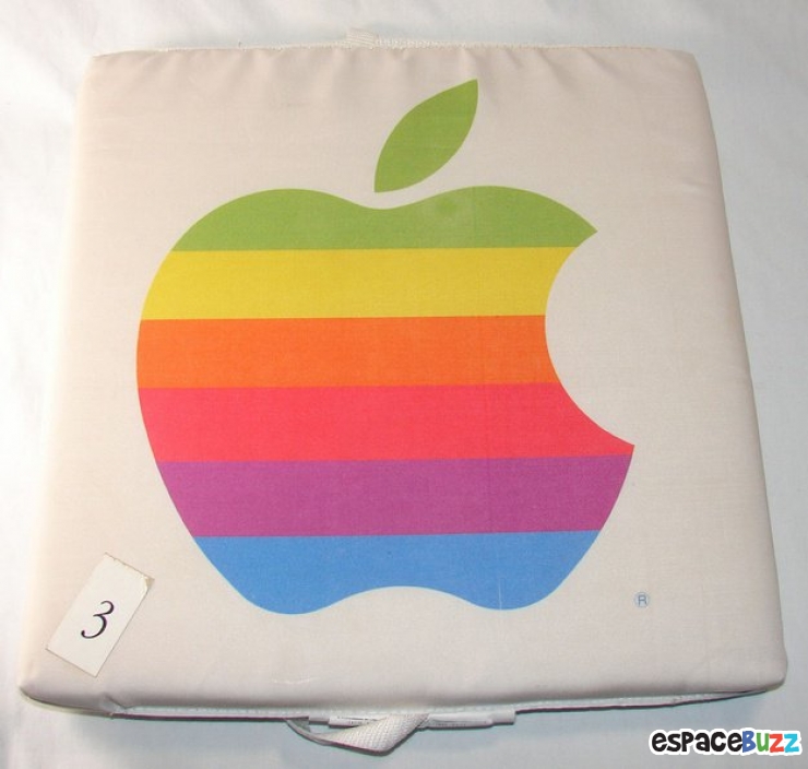 Illustration de l'article : 12 produits dérivés lancés par Apple dans les années 1980