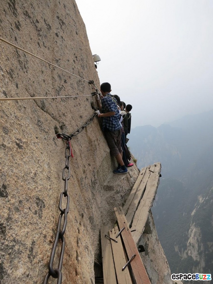 Illustration de l'article : Voici le chemin de montagne le plus p&eacute;rilleux au monde