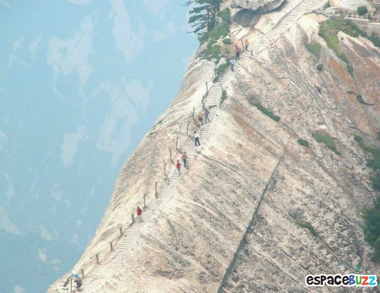 Illustration de l'article : Voici le chemin de montagne le plus p&eacute;rilleux au monde