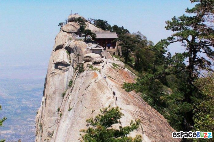 Illustration de l'article : Voici le chemin de montagne le plus p&eacute;rilleux au monde