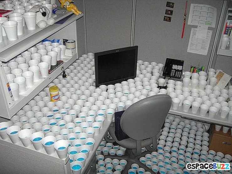 Illustration de l'article : Top 11 des coups tordus faits par des collègues de travail!