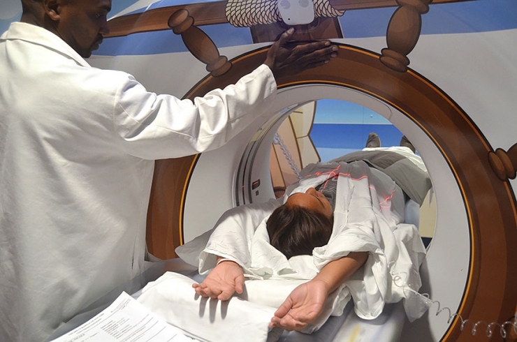 Illustration de l'article : Pour rassurer les enfants malades, cet hôpital à apporté quelques modifications à son scanner!