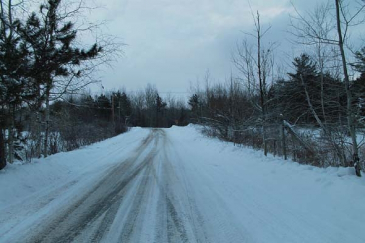 Illustration de l'article : Ce papa n'aurait jamais pu s'imaginer qu'il tomberait la dessus en trouvant une boite enfouie dans la neige!