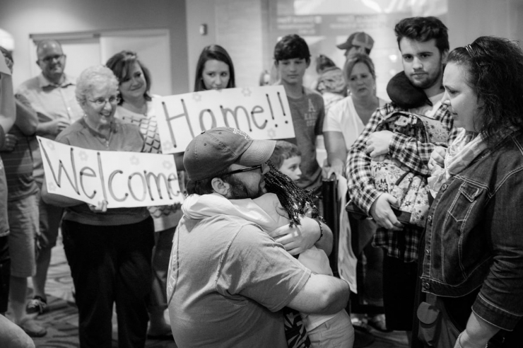 Illustration de l'article : 27 photos &eacute;mouvantes de familles recompos&eacute;es. L&rsquo;adoption peut aussi &ecirc;tre synonyme de bonheur et d&rsquo;amour&hellip;