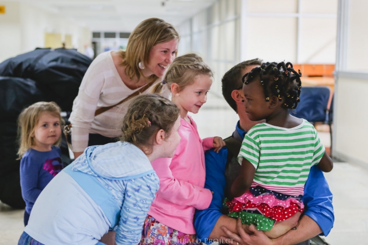 Illustration de l'article : 27 photos &eacute;mouvantes de familles recompos&eacute;es. L&rsquo;adoption peut aussi &ecirc;tre synonyme de bonheur et d&rsquo;amour&hellip;