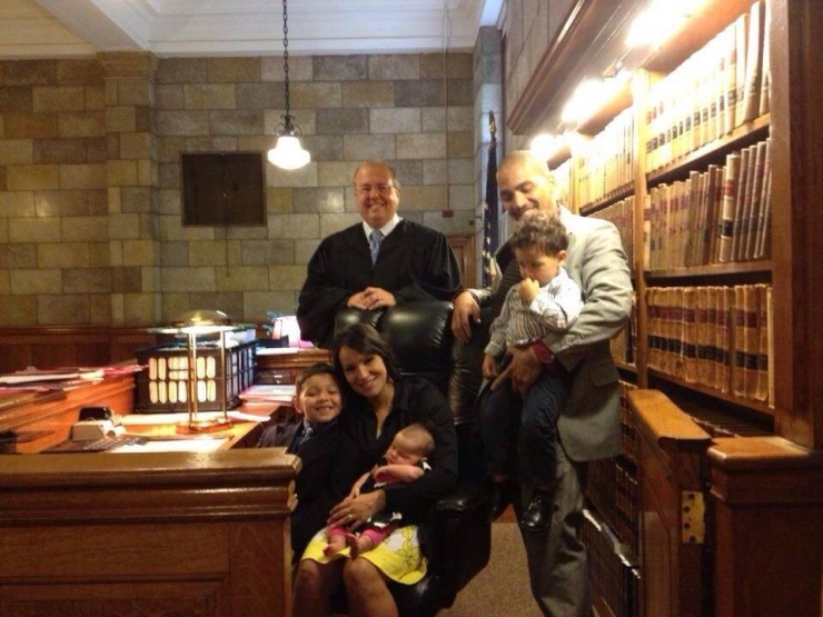 Illustration de l'article : 27 photos &eacute;mouvantes de familles recompos&eacute;es. L&rsquo;adoption peut aussi &ecirc;tre synonyme de bonheur et d&rsquo;amour&hellip;