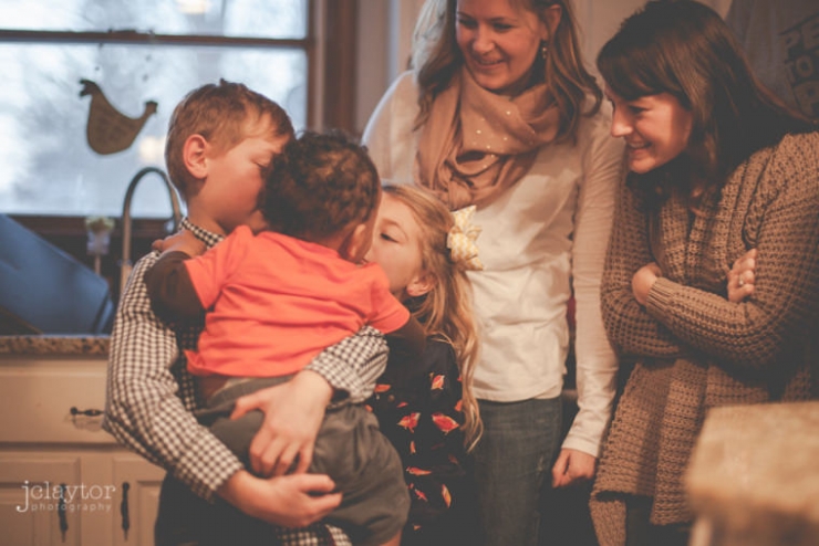 Illustration de l'article : 27 photos &eacute;mouvantes de familles recompos&eacute;es. L&rsquo;adoption peut aussi &ecirc;tre synonyme de bonheur et d&rsquo;amour&hellip;