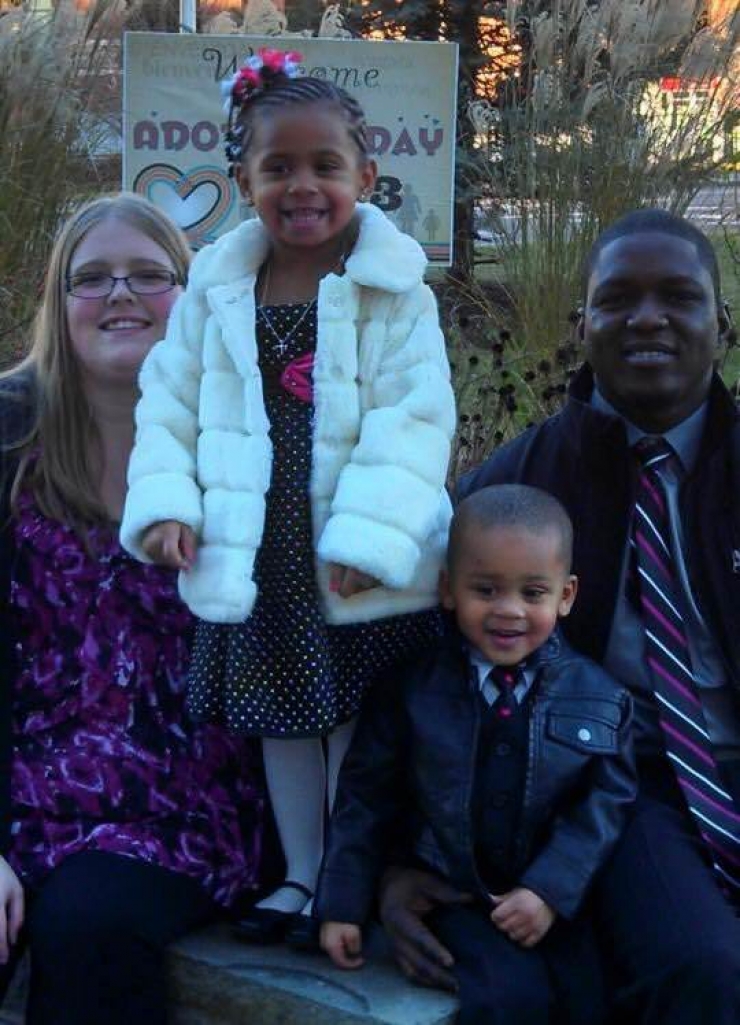 Illustration de l'article : 27 photos &eacute;mouvantes de familles recompos&eacute;es. L&rsquo;adoption peut aussi &ecirc;tre synonyme de bonheur et d&rsquo;amour&hellip;