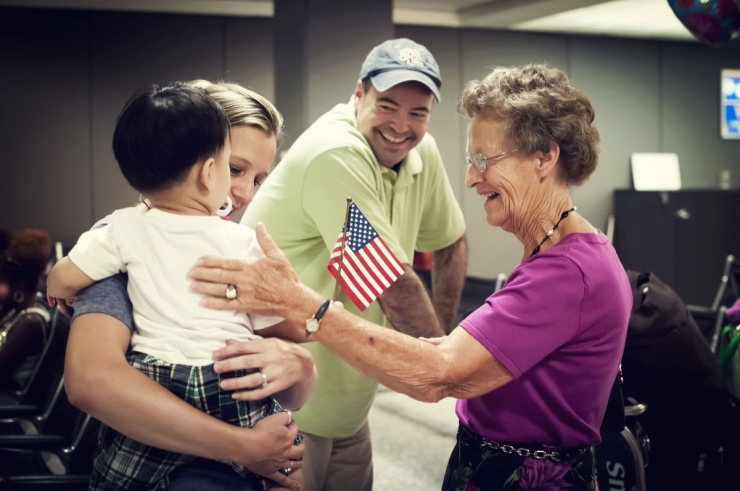 Illustration de l'article : 27 photos &eacute;mouvantes de familles recompos&eacute;es. L&rsquo;adoption peut aussi &ecirc;tre synonyme de bonheur et d&rsquo;amour&hellip;