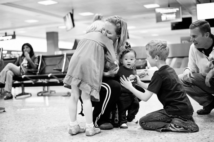 Illustration de l'article : 27 photos &eacute;mouvantes de familles recompos&eacute;es. L&rsquo;adoption peut aussi &ecirc;tre synonyme de bonheur et d&rsquo;amour&hellip;