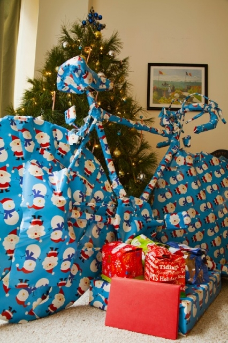 Illustration de l'article : 13 personnes qui ont &eacute;lev&eacute; l'art d'emballer les cadeaux &agrave; un tout autre niveau