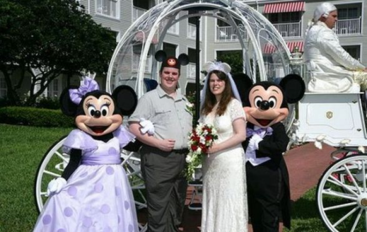 Illustration de l'article : Si vous comptez vous marier, voici les 19 robes qu'il faut absolument éviter! C'est vraiment important!