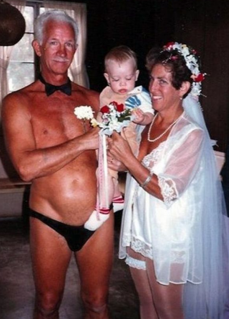 Illustration de l'article : Si vous comptez vous marier, voici les 19 robes qu'il faut absolument éviter! C'est vraiment important!