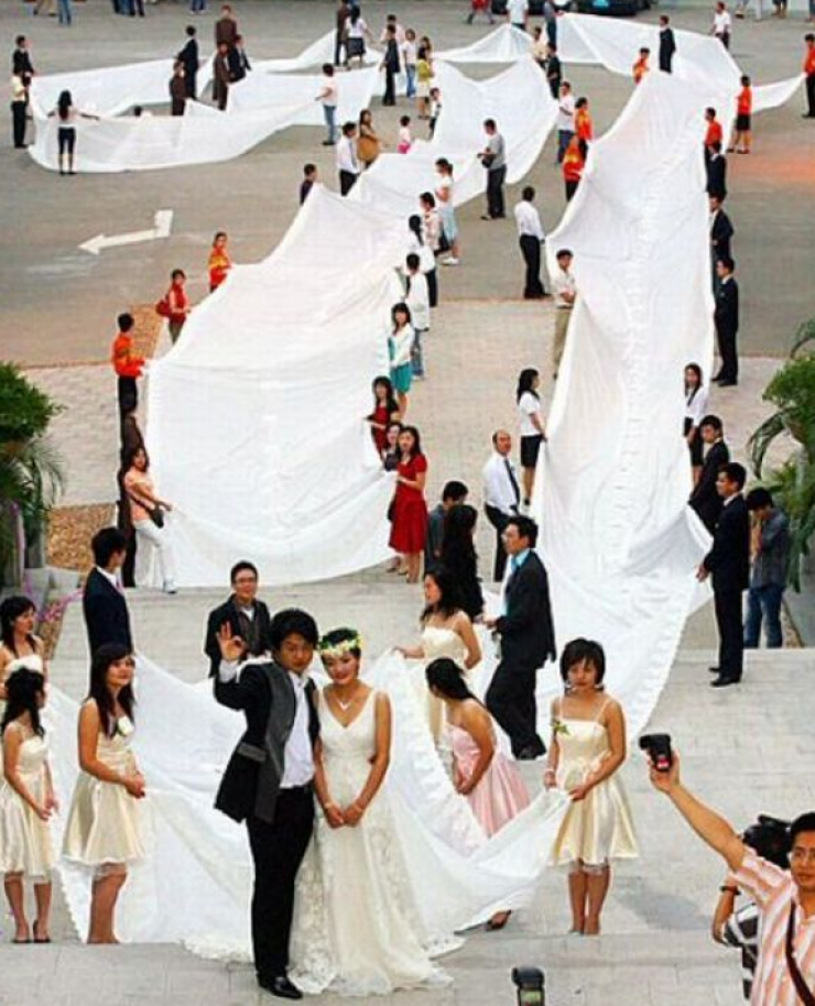 Illustration de l'article : Si vous comptez vous marier, voici les 19 robes qu'il faut absolument éviter! C'est vraiment important!