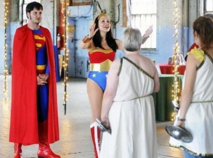 Illustration de l'article : Si vous comptez vous marier, voici les 19 robes qu'il faut absolument éviter! C'est vraiment important!