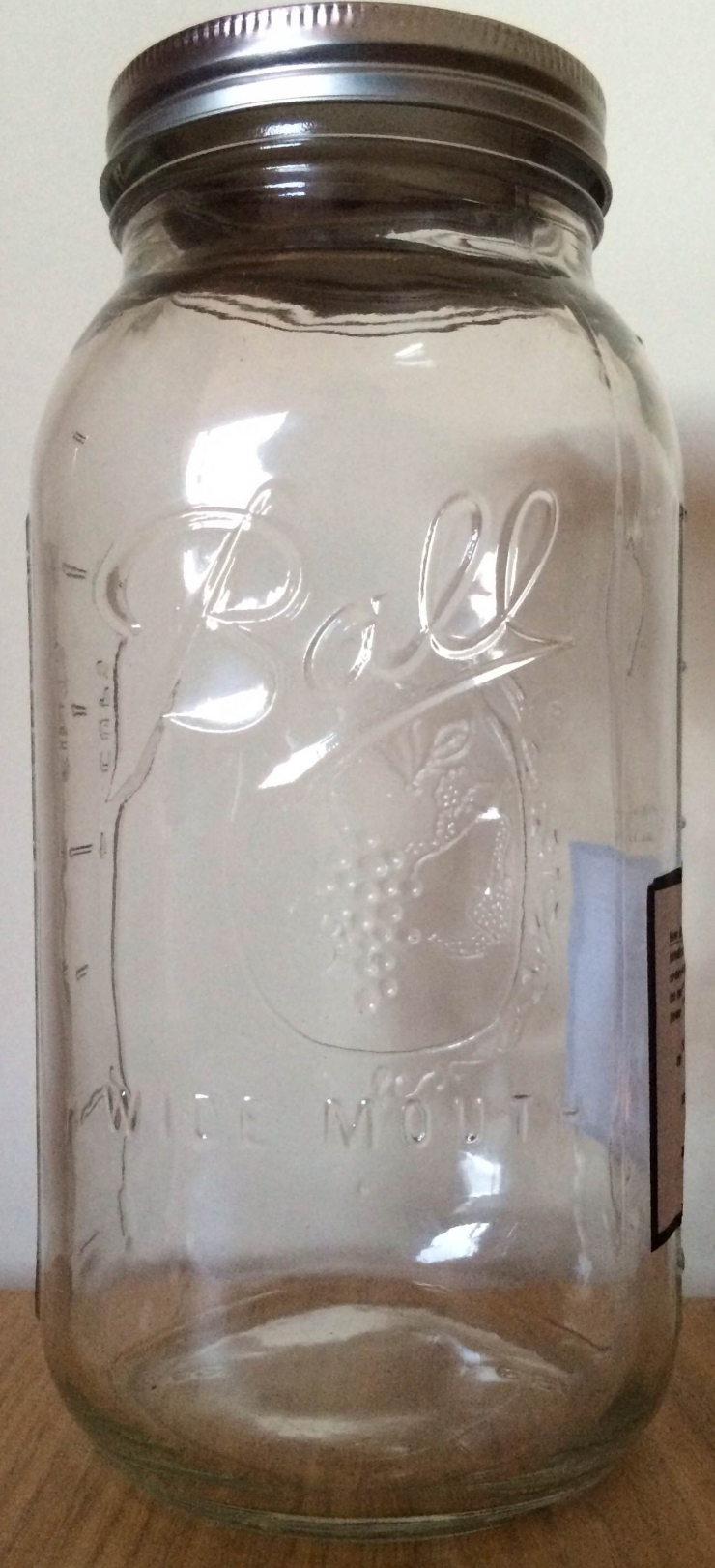 Illustration de l'article : Avec un simple pot maison, il va faire un cadeau incroyable &agrave; sa copine! Jalouses les filles?