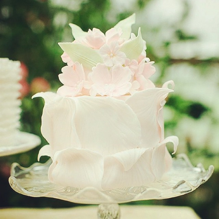 Illustration de l'article : Ces 21 g&acirc;teaux de mariage sont si jolis que les manger serait presque un p&ecirc;ch&eacute;