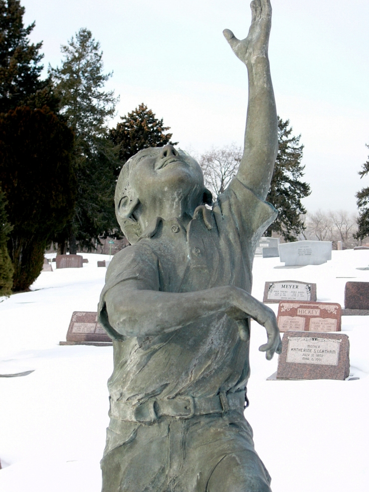 Illustration de l'article : Un papa réalise une incroyable pierre tombale en l'honneur de son fils handicapé! C'est tellement touchant!